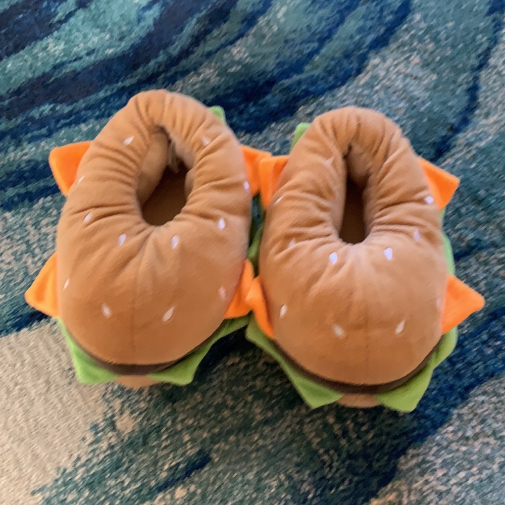 Cheeseburger Slippers, Boys 13/1 - Picture 4 of 7